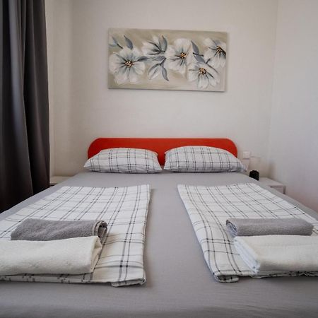 Apartments Pavic Vir Eksteriør bilde
