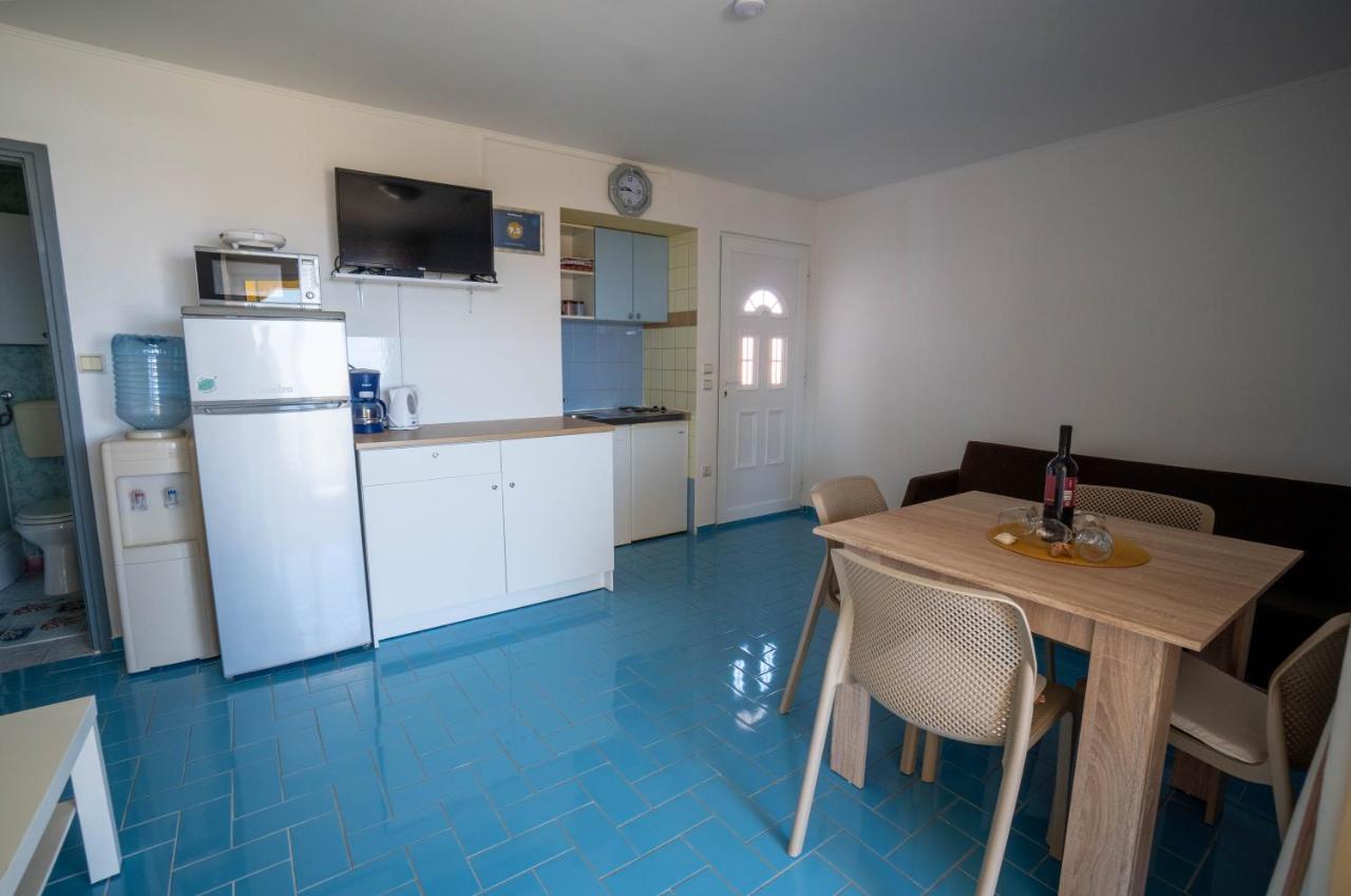 Apartments Pavic Vir Eksteriør bilde
