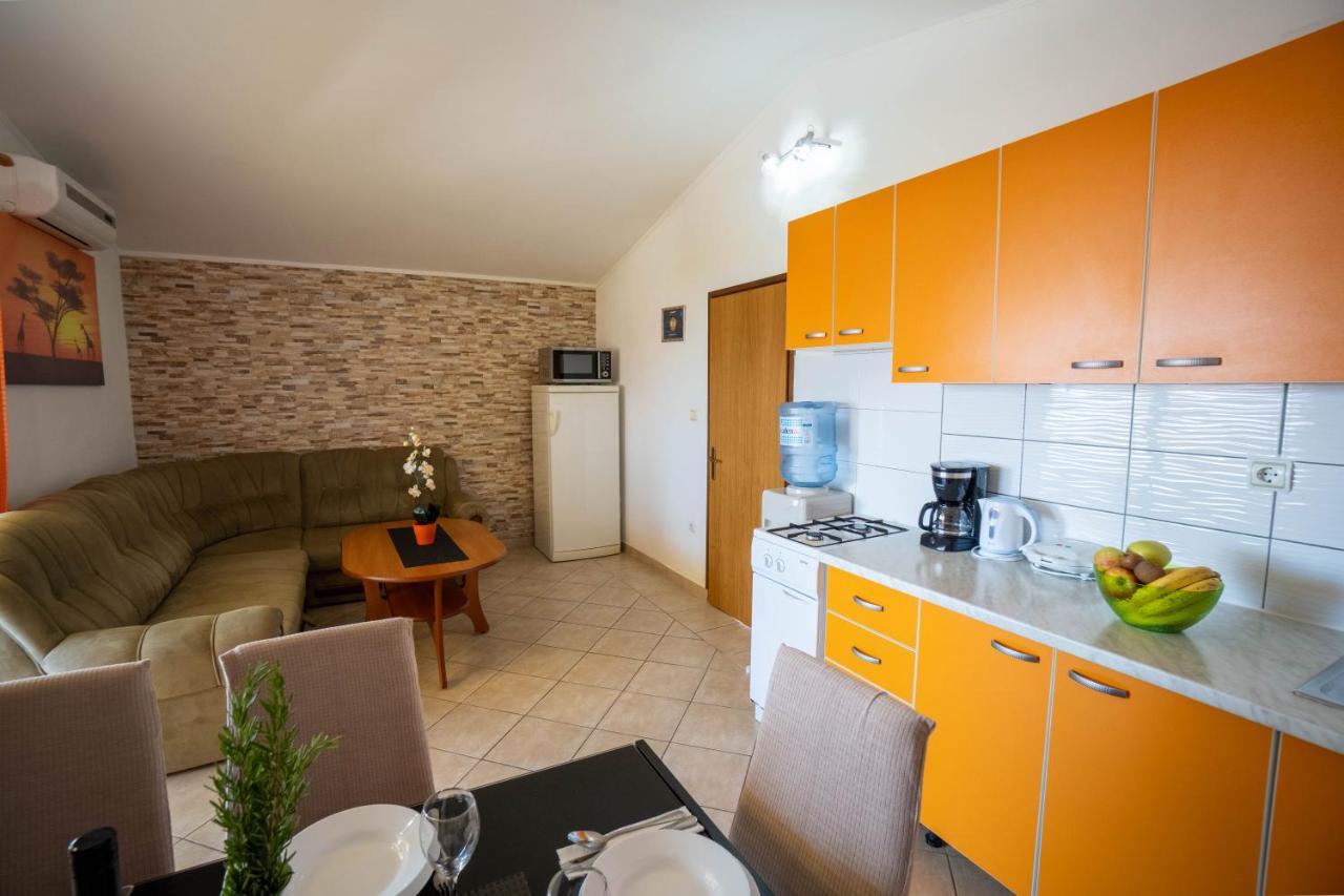 Apartments Pavic Vir Eksteriør bilde