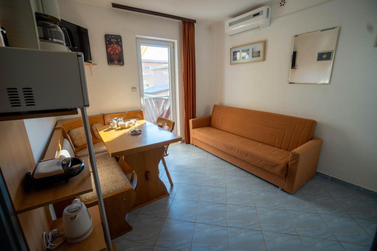Apartments Pavic Vir Eksteriør bilde