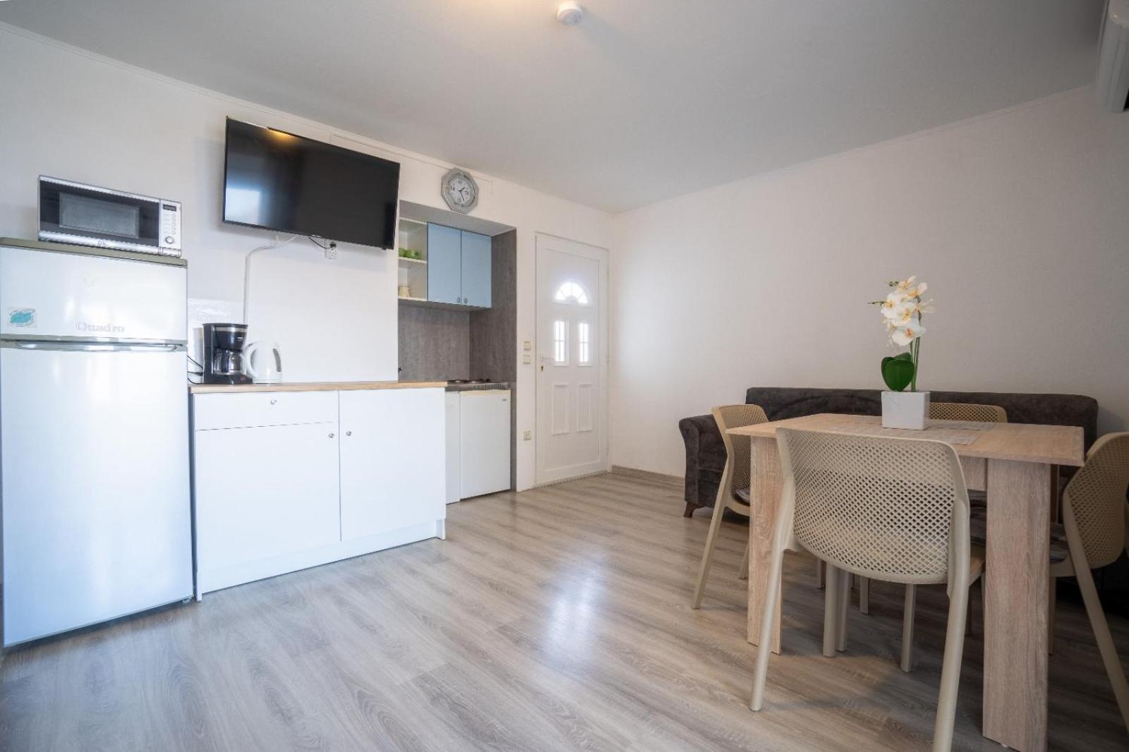Apartments Pavic Vir Eksteriør bilde